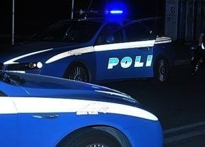 polizia-intervento-della-volante-durante-la-notte