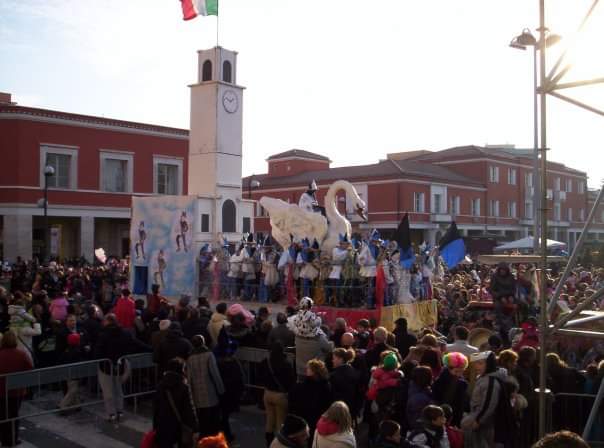 Carnevale, prima sfilata dei carri a San Felice Circeo – Luna Notizie –  Notizie di Latina